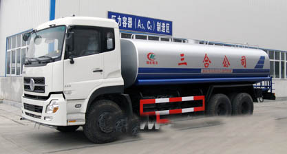 花園景區(qū)灑水車價格 哪里的東風多利卡噴灑車買的最好 價格最低