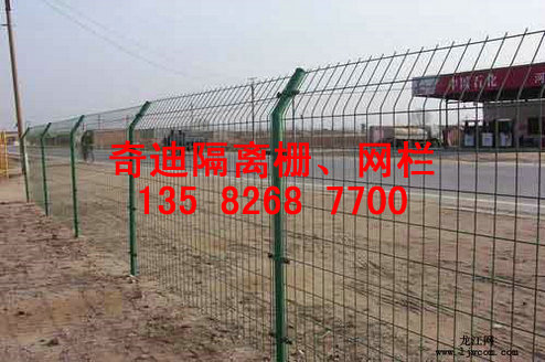 奇迪公路圍網(wǎng)、公路隔離網(wǎng)欄、高速路兩旁隔離鐵絲網(wǎng)