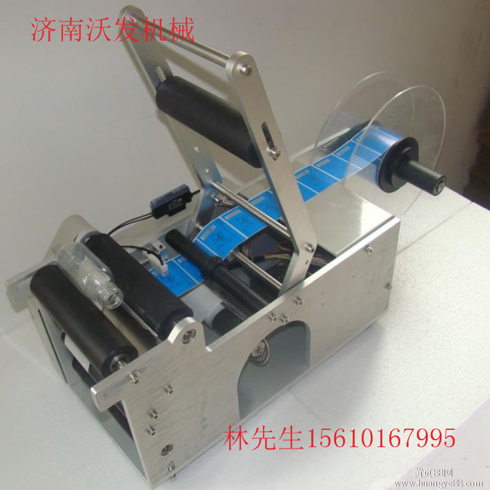 沃發(fā)機(jī)械現(xiàn)貨供應(yīng)半自動(dòng)圓瓶貼標(biāo)機(jī)，嶗山豆瓣醬圓瓶貼標(biāo)機(jī)
