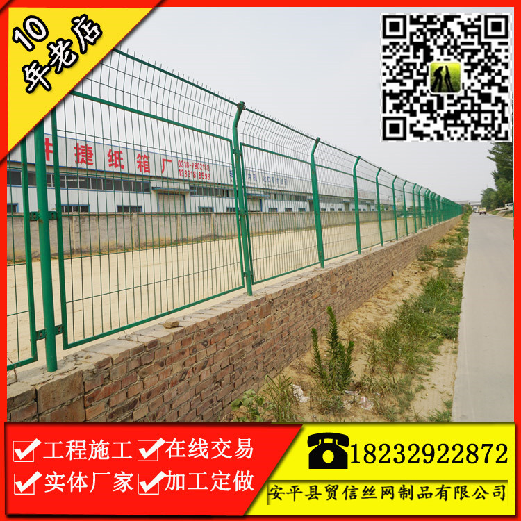 景區(qū)道路鐵絲隔離柵，高速公路安全圍欄網(wǎng)施工廠家