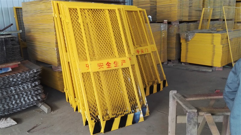 亨取 廠家直銷電梯鋼板網(wǎng)門 安全施工防護、鋼板網(wǎng)噴塑防護網(wǎng)