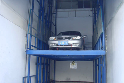 濟(jì)南霸力導(dǎo)軌式汽車升降平臺