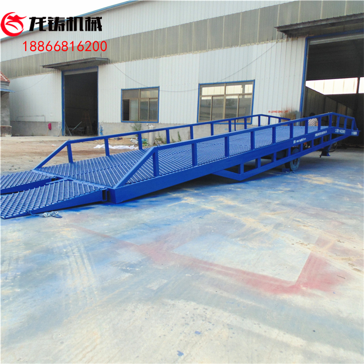泰安載重10噸移動(dòng)登車橋翻轉(zhuǎn)卸貨平臺(tái)可移動(dòng)集裝箱裝卸登車橋源頭廠家