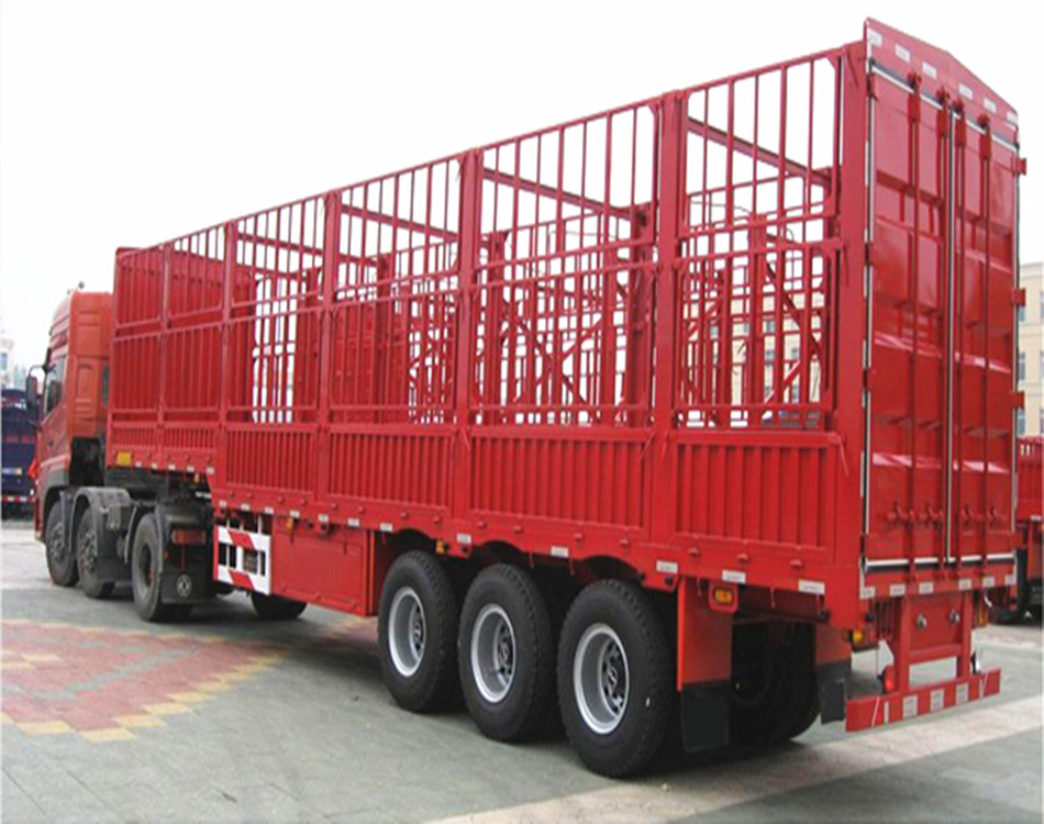 梁山正規(guī)廠家直銷半掛車，倉欄式半掛車，重型倉柵式半掛車