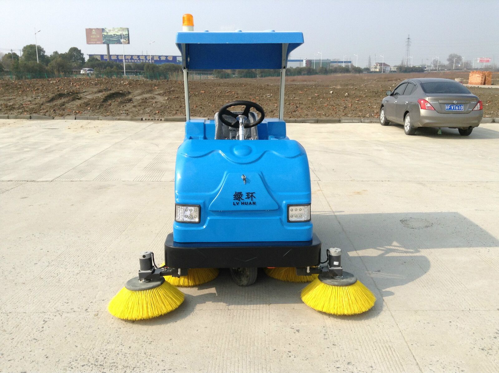 西安小區(qū)駕駛式掃地機(jī)，物業(yè)公司用掃地機(jī)，綠環(huán)LN-1760掃地機(jī)