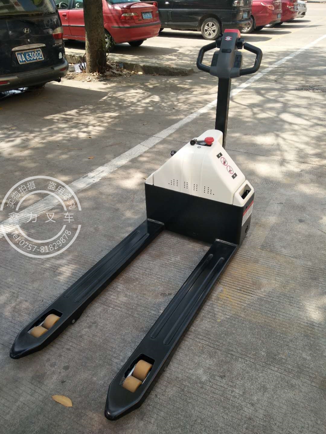 鑫力全電動(dòng)搬運(yùn)車，載重1.5噸2噸