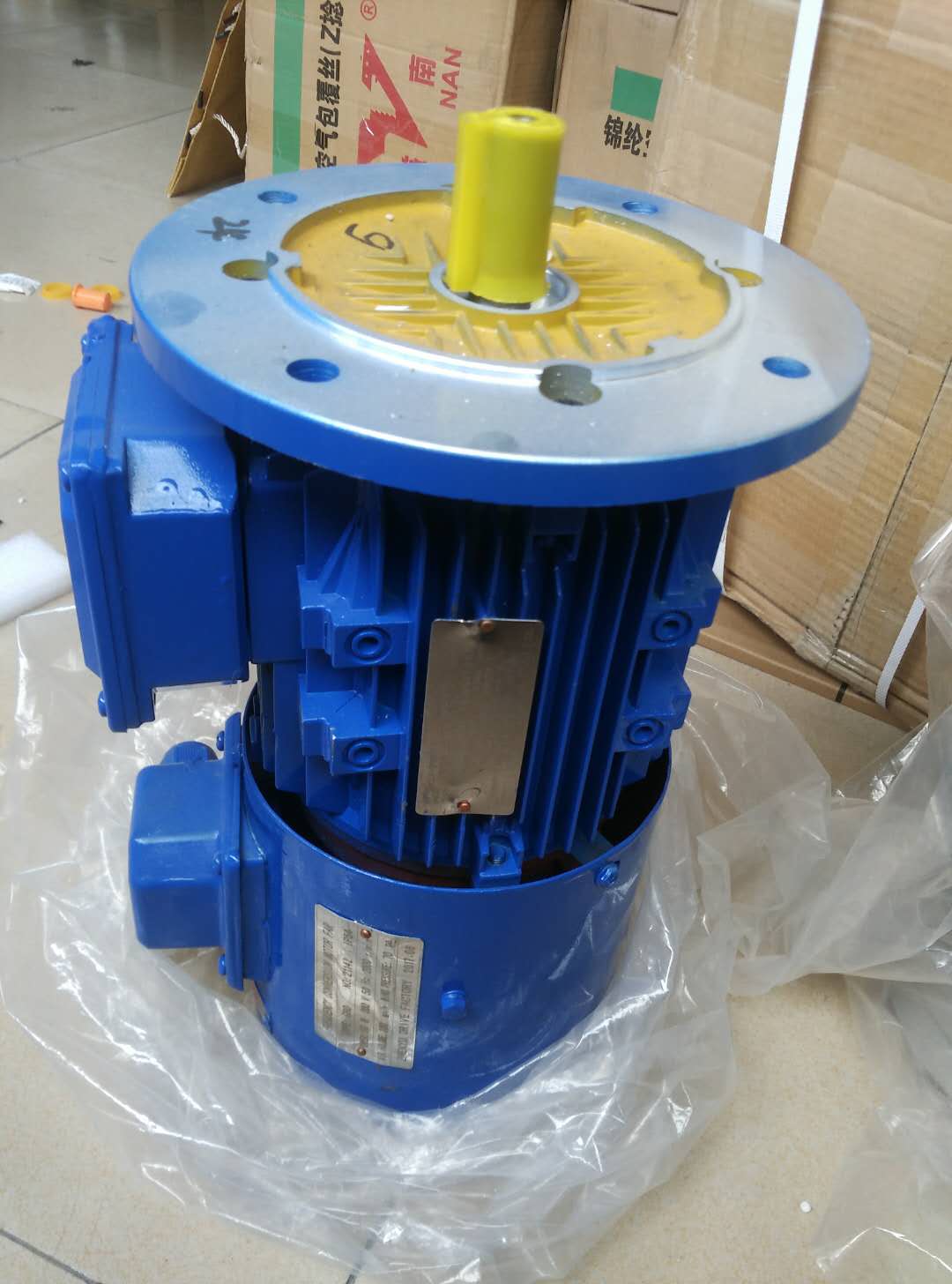 三相交流電機(jī)，也稱異步電機(jī)380V廣泛用于UV涂裝生產(chǎn)線設(shè)備，砂光機(jī)
