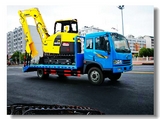 東風(fēng)勁卡小平板運(yùn)輸車價(jià)格、小挖機(jī)平板車報(bào)價(jià)挖掘機(jī)平板車
