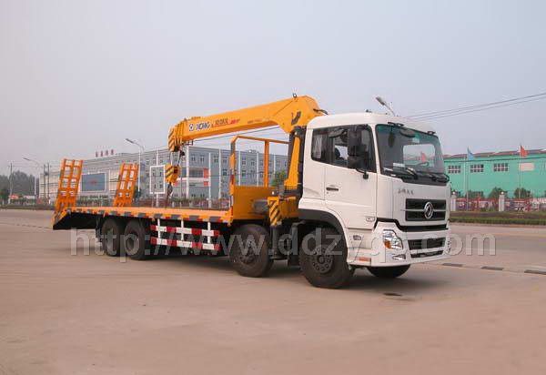 東風(fēng)天龍前四后八平板拖車帶隨車吊生產(chǎn)廠家 大型拖車帶隨車吊價格 平板隨車吊