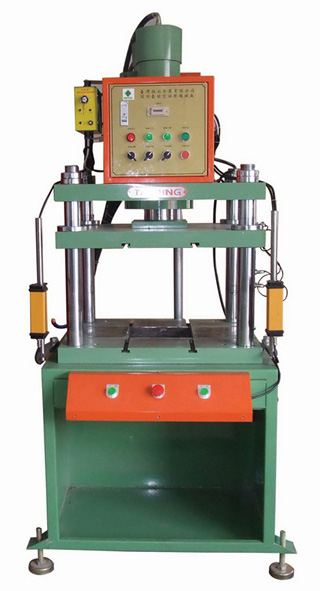 30噸四柱油壓機(jī)，壓鑄品沖邊機(jī)，水口沖切機(jī)