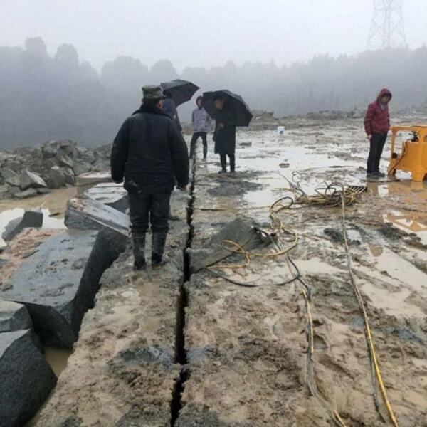 山東濱州礦山開采撐石機(jī)一套報(bào)價(jià)