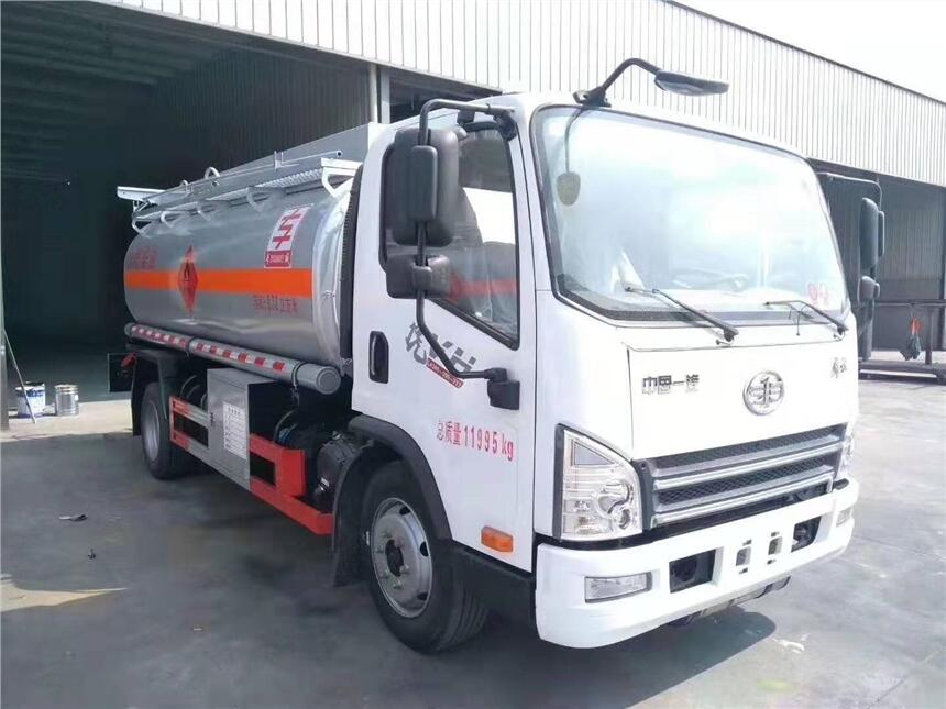 唐山8噸解放運(yùn)油車廠家包上牌售后無憂