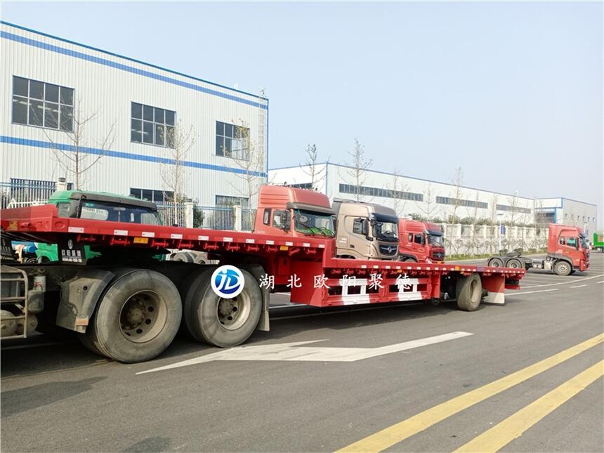 13.75米低平板半掛車_鵝頸平板半掛車