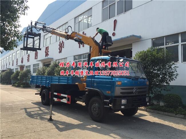土默特左旗藍(lán)牌拉磚夾磚隨車吊多用途隨車吊