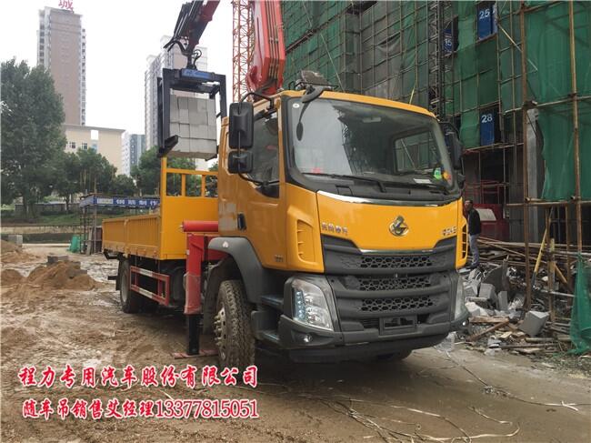 蘇尼特左旗前四后四拉磚夾磚隨車吊價格是多少