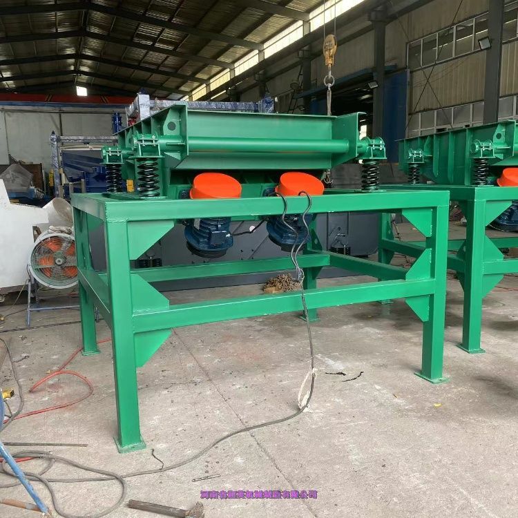 振動喂料機(jī)超英制造碎煤喂料機(jī)給料機(jī)均勻