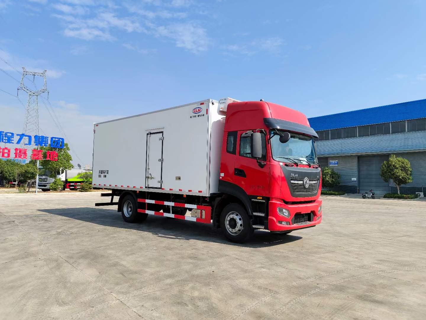 廣東陽(yáng)江市東風(fēng)天錦260馬力水產(chǎn)品冷藏車(chē)配置