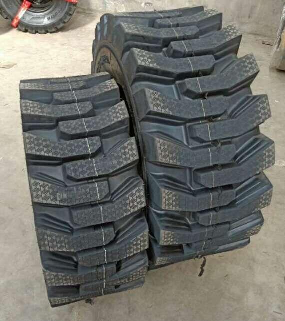 工程機(jī)械車裝載機(jī)鏟車輪胎R4花紋15.5-25廠家現(xiàn)貨批發(fā)