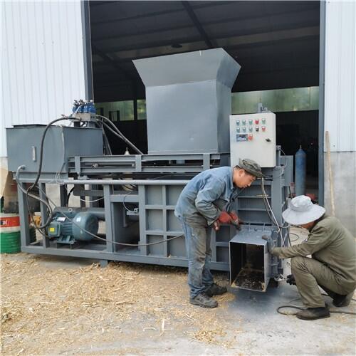 青黃儲(chǔ)飼草儲(chǔ)存打包壓塊機(jī) 方捆草料裝袋機(jī)