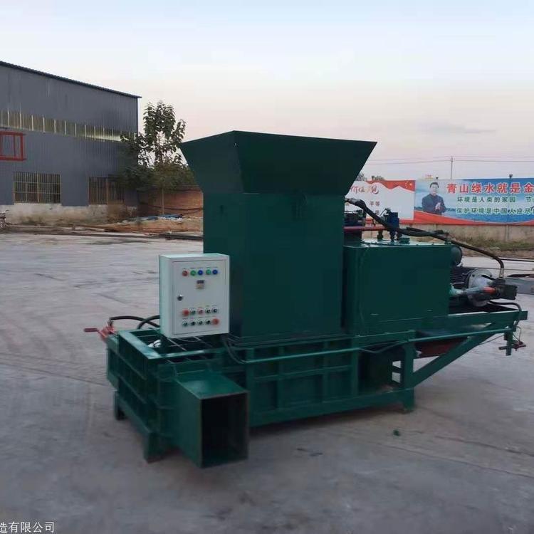 牛羊青飼料裝袋打包機(jī)  臥式方塊套袋打包機(jī)