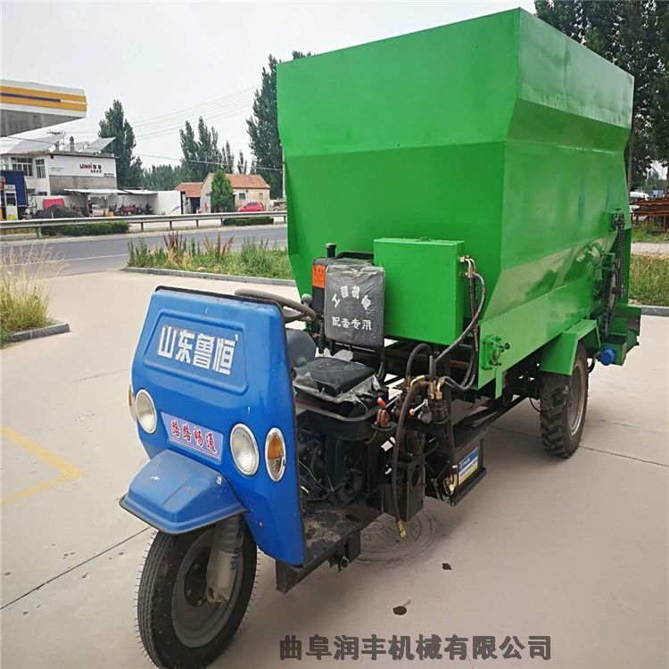 柴油撒料車 羊圈電動撒料車 養(yǎng)殖場柴油撒料車