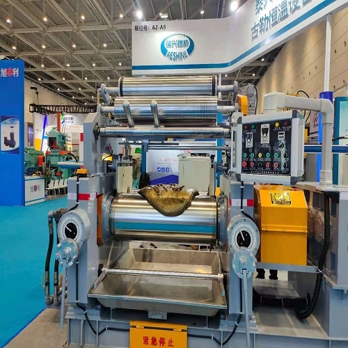 18寸開煉機XK-450、自動翻膠較少勞動強度、混煉膠專用設(shè)備