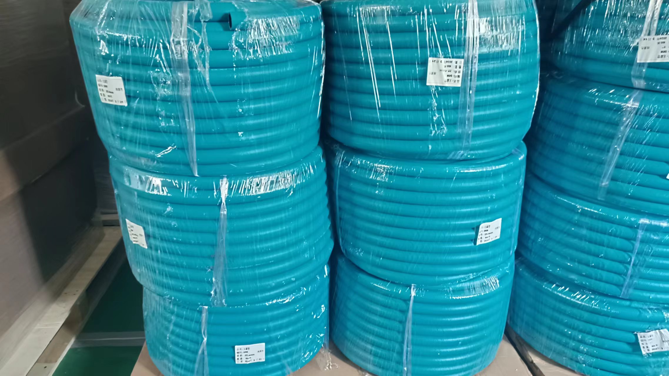 廠家供應(yīng)空氣管  絕緣水管  工業(yè)軟管  空壓機管，風(fēng)機管，工業(yè)爐管 水冷電纜管