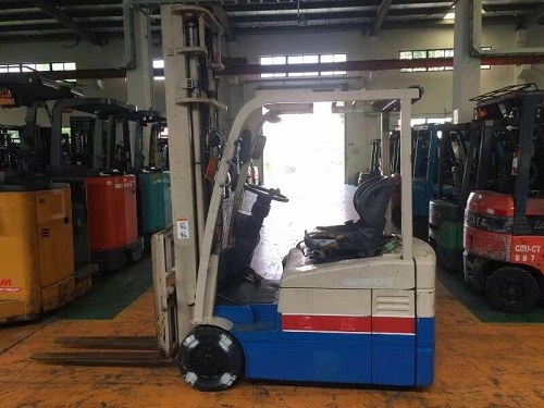 供應三支點豐田電瓶叉車進口