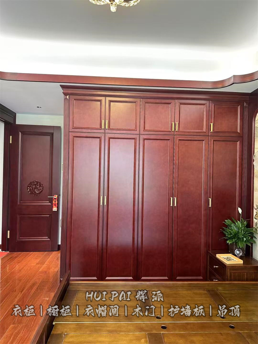郴州定制原木家具圖片,原木柜門,護(hù)墻板訂做工匠團(tuán)隊(duì)