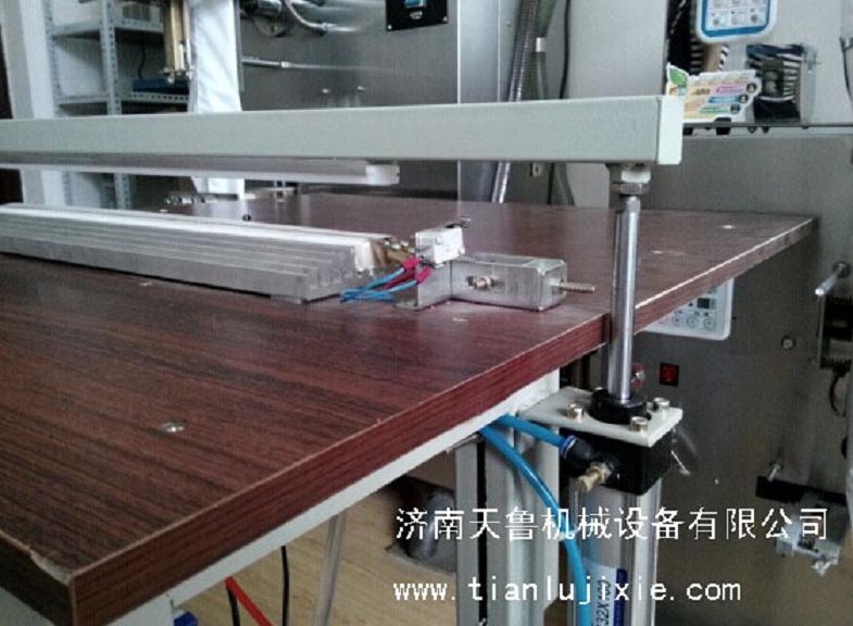 氣動衛(wèi)生紙封口機 衛(wèi)生紙印字腳踏封口設(shè)備