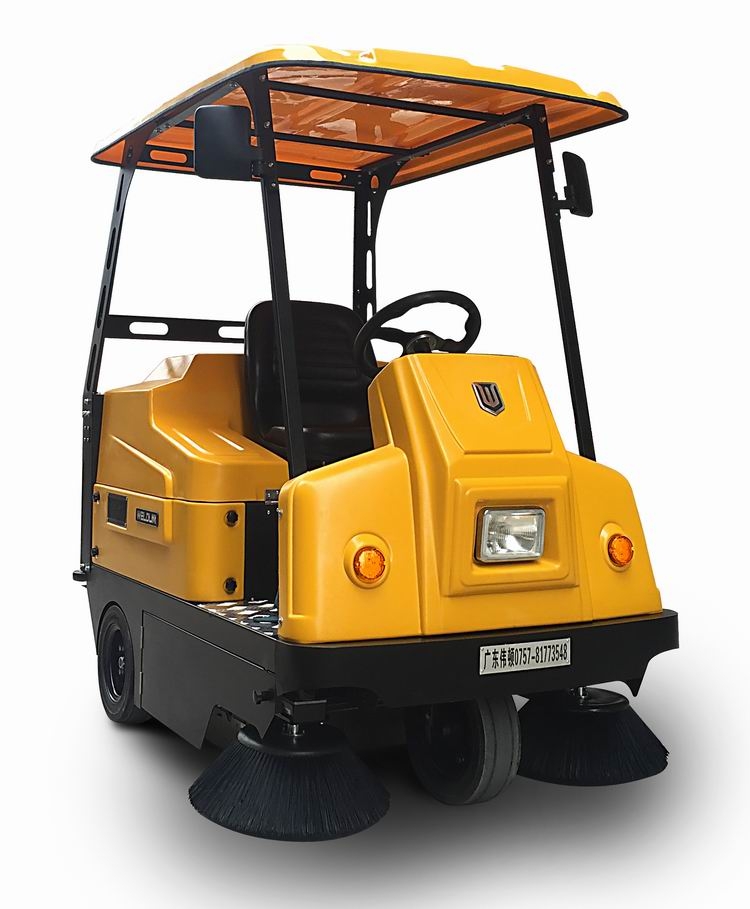 寧夏電動(dòng)環(huán)衛(wèi)清掃車(chē) 小區(qū)道路掃地車(chē)價(jià)格 工廠(chǎng)車(chē)間用駕駛式掃地機(jī)