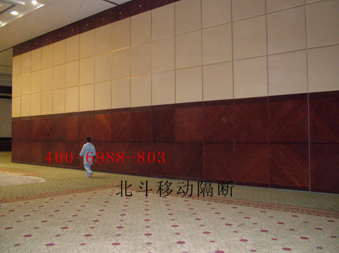 北斗專(zhuān)業(yè)生產(chǎn)移動(dòng)隔斷、活動(dòng)隔斷、酒店隔斷、屏風(fēng)隔斷銷(xiāo)售成績(jī)