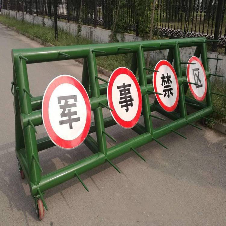 綠色拒馬防撞設(shè)施車(chē)輛攔截移動(dòng)拒馬路障護(hù)欄防沖撞欄桿