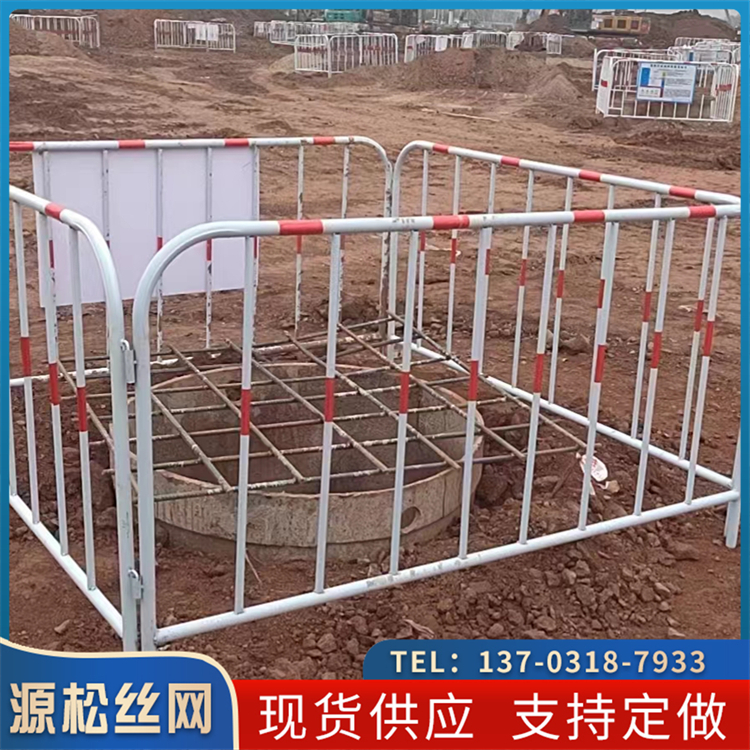 38管鐵馬護(hù)欄黃黑相間施工警示隔離欄1.2*2m無(wú)縫鐵管路障防撞分流