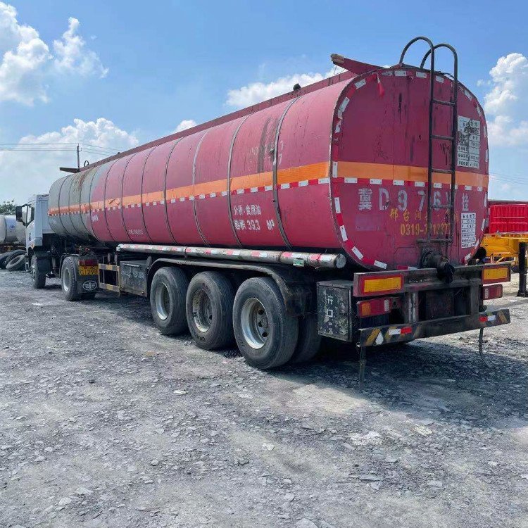普通液體運(yùn)輸車液體罐式運(yùn)輸車8噸普通液體罐車出售價(jià)格